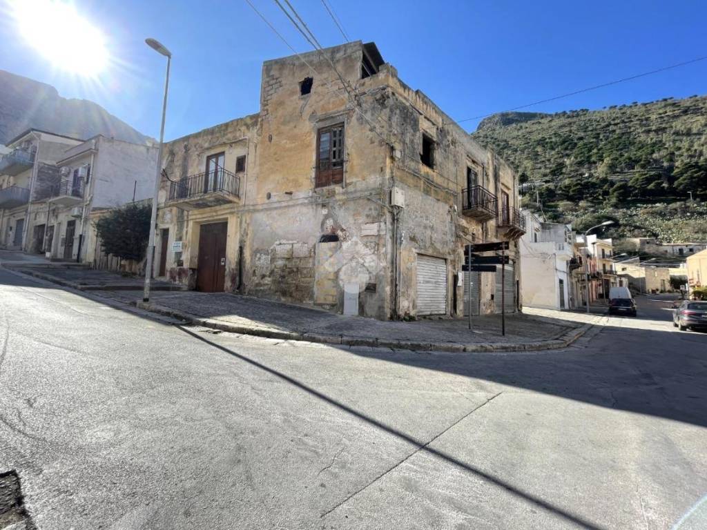Casa indipendente a Castellammare del golfo in Via Castronuovo, 81 - Foto 2