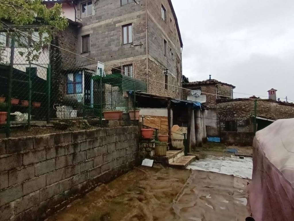 Casa indipendente a Bagni di lucca in Strada Statale dell'Abetone e del Brennero - Foto 2