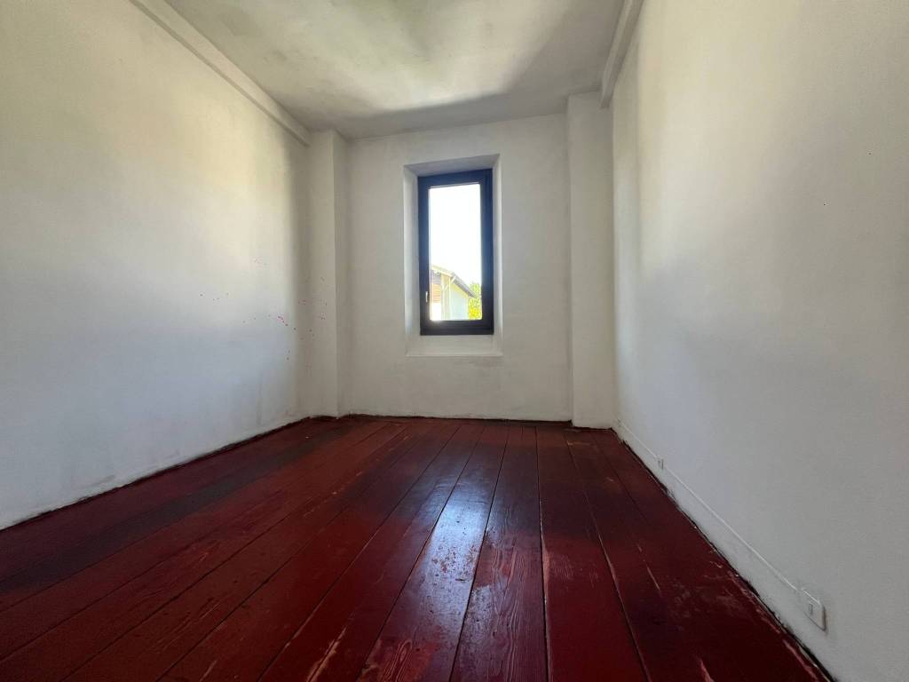 Appartamento a Laveno-mombello in Via N. Sauro, 5 - Foto 4
