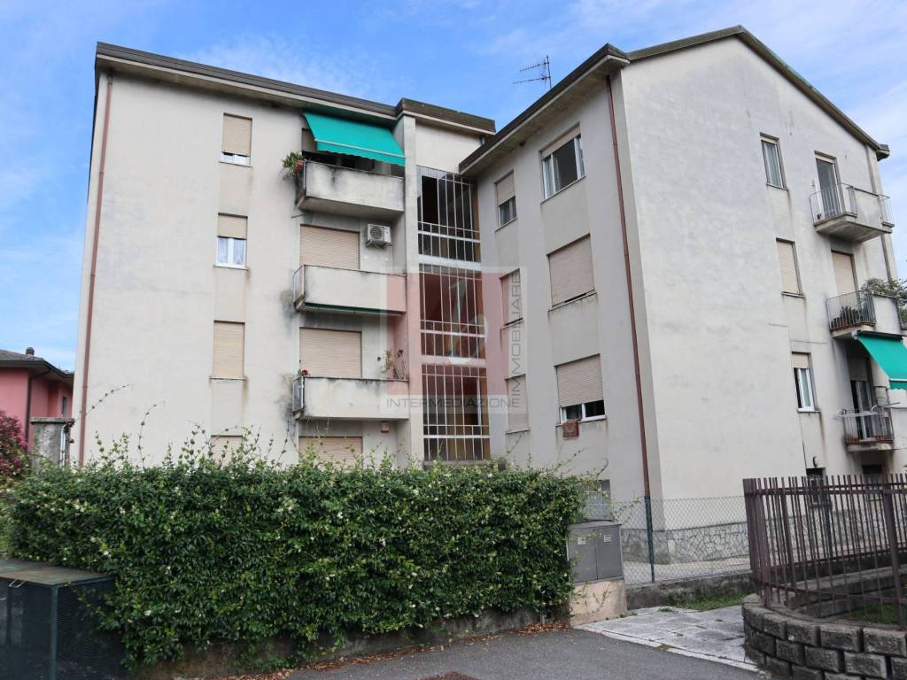 Appartamento a Laveno-mombello in Via Damiano Chiesa, 5 - Foto 3