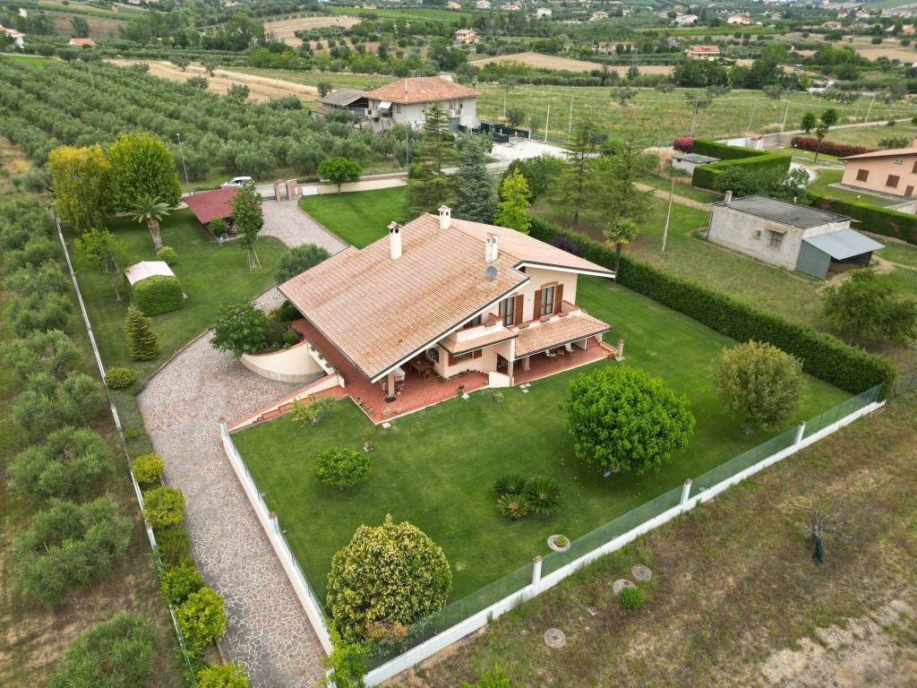 Villa a Giulianova in Via Sette Fratelli, 11 - Foto 2