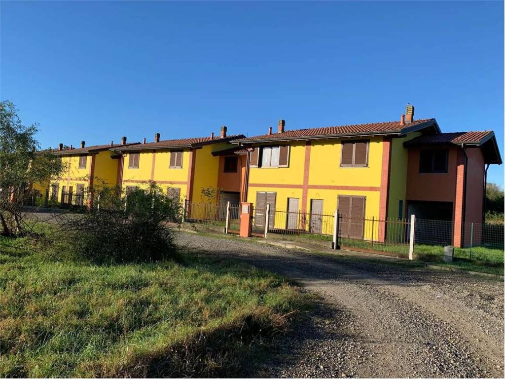 Villetta a schiera a Cadrezzate con osmate in Via Don Manzi - Foto 2