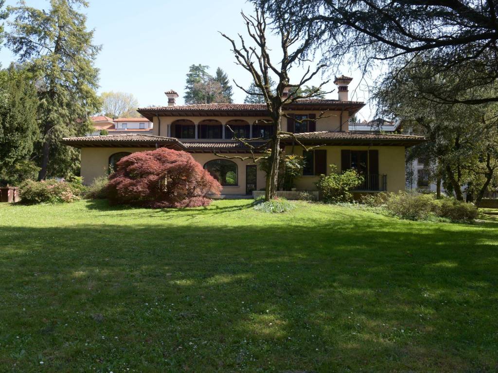 Villa a Varese in Viale Padre Gian Battista Aguggiari, 14 - Foto 2