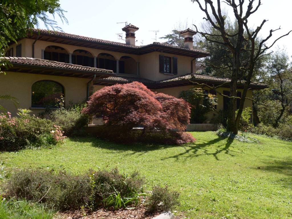 Villa a Varese in Viale Padre Gian Battista Aguggiari, 14 - Foto 3