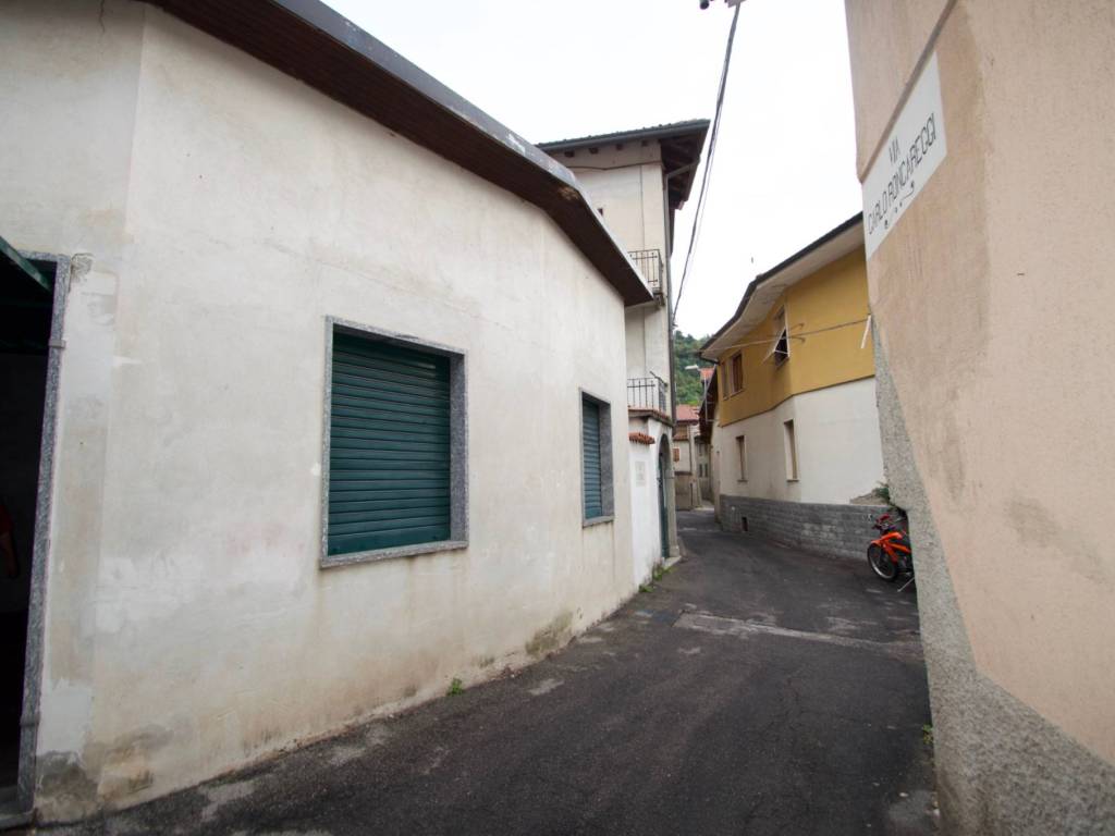 Casa indipendente a Valbrona in Via San Rocco, 1 - Foto 2