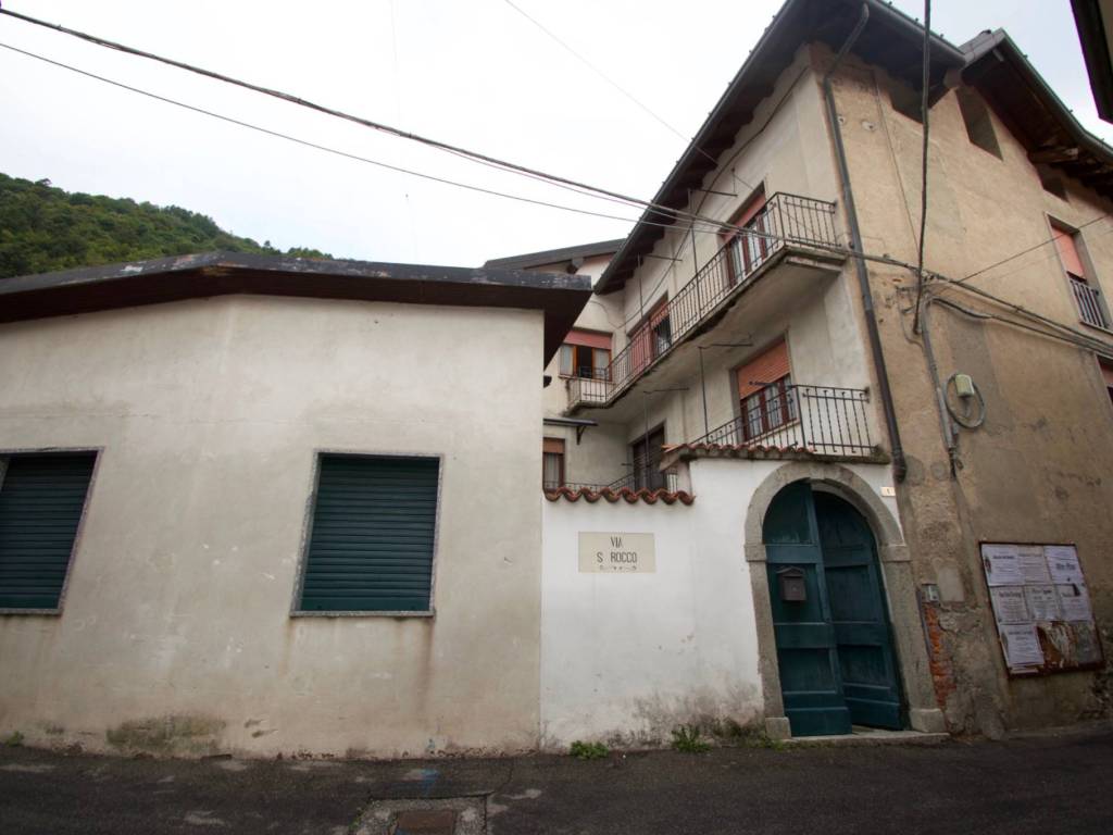 Casa indipendente a Valbrona in Via San Rocco, 1 - Foto 3