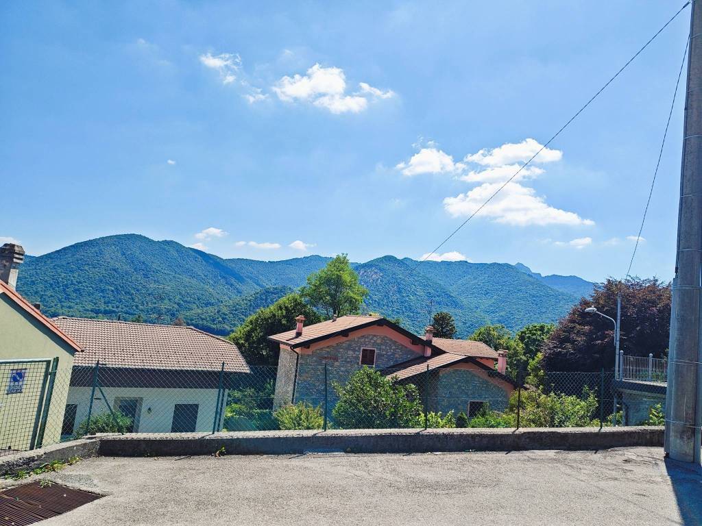 Casa indipendente a Alta valle intelvi in Via Nazario Sauro, 17 - Foto 2