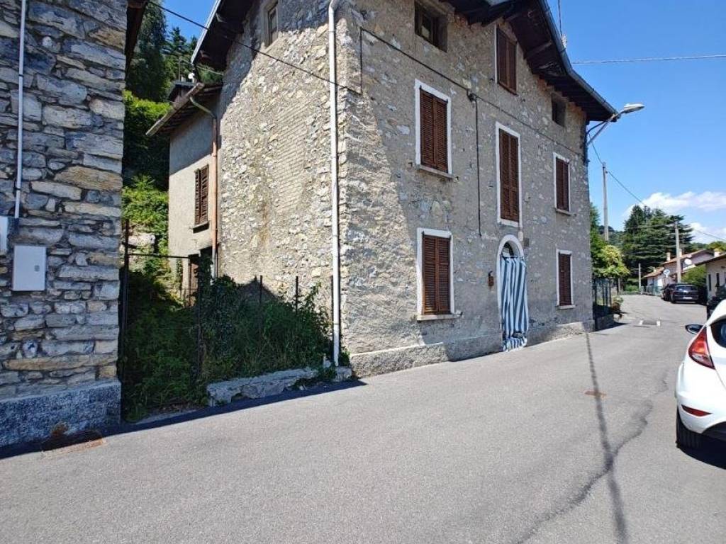 Casa indipendente a Alta valle intelvi in Via Nazario Sauro, 17 - Foto 3
