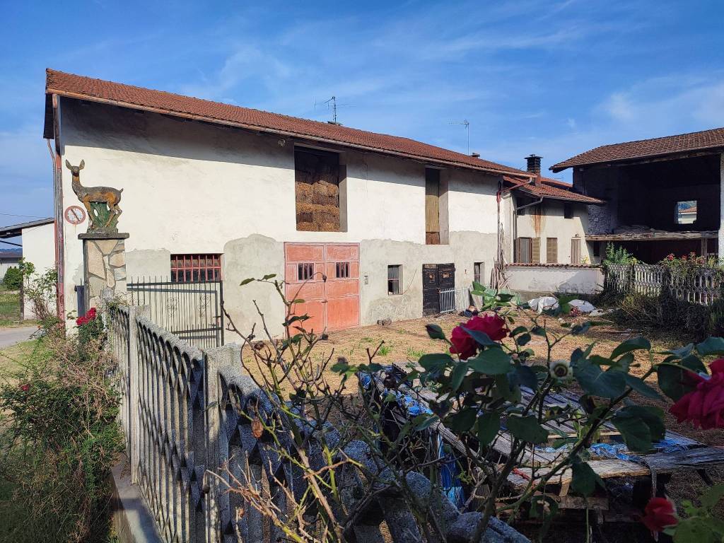 Casa indipendente a Revello in Via Vecchia della Valle, 26 - Foto 2