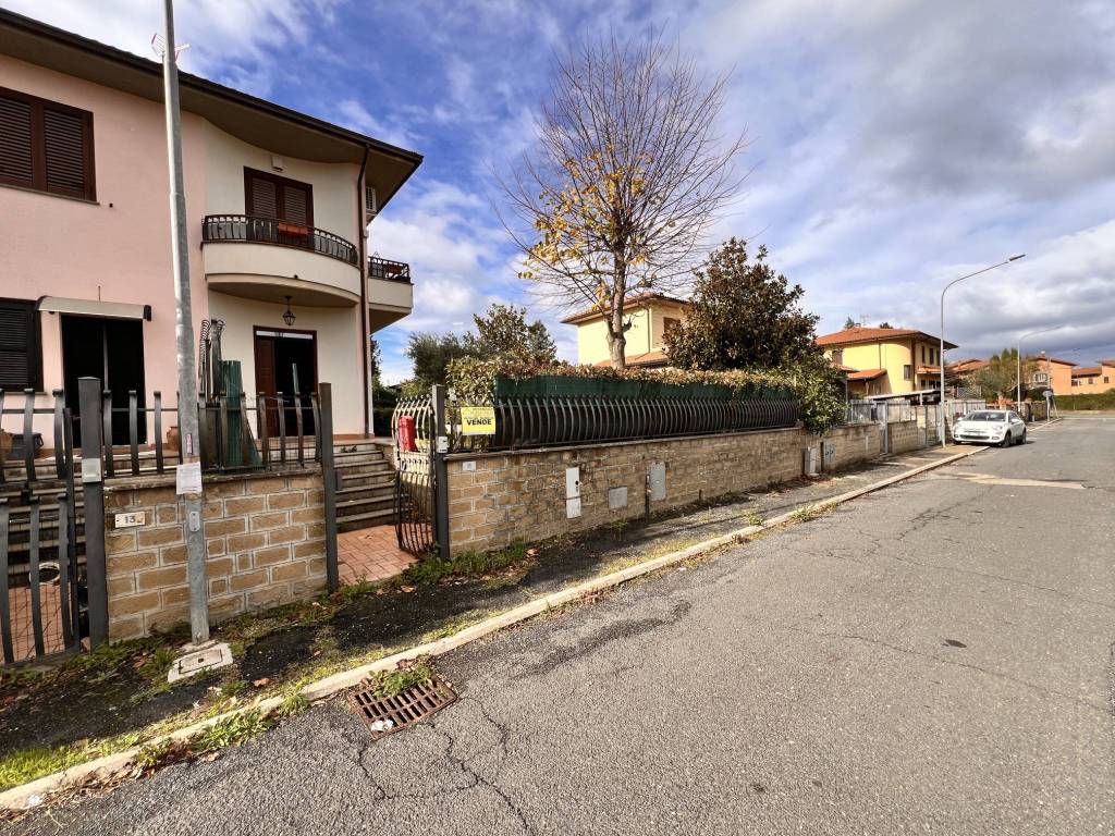 Villa a Capodimonte in Via del Lavoro - Foto 2