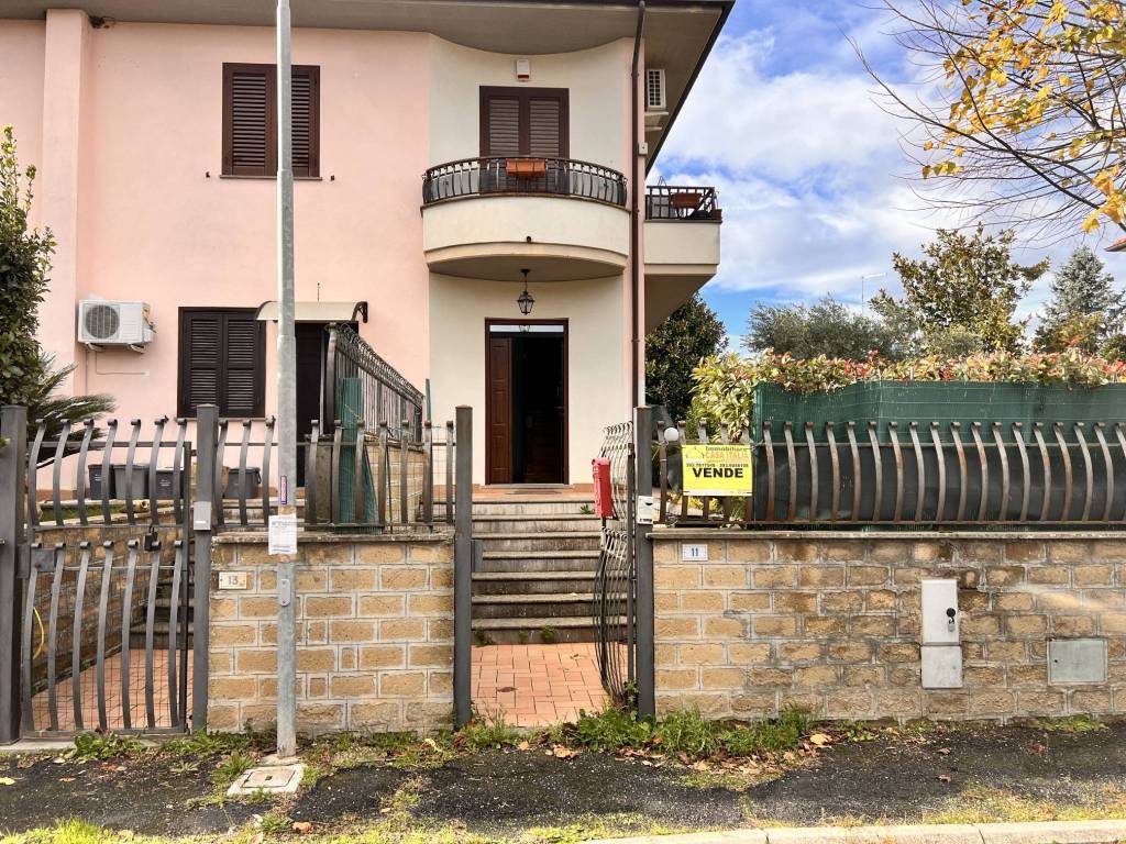 Villa a Capodimonte in Via del Lavoro - Foto 3