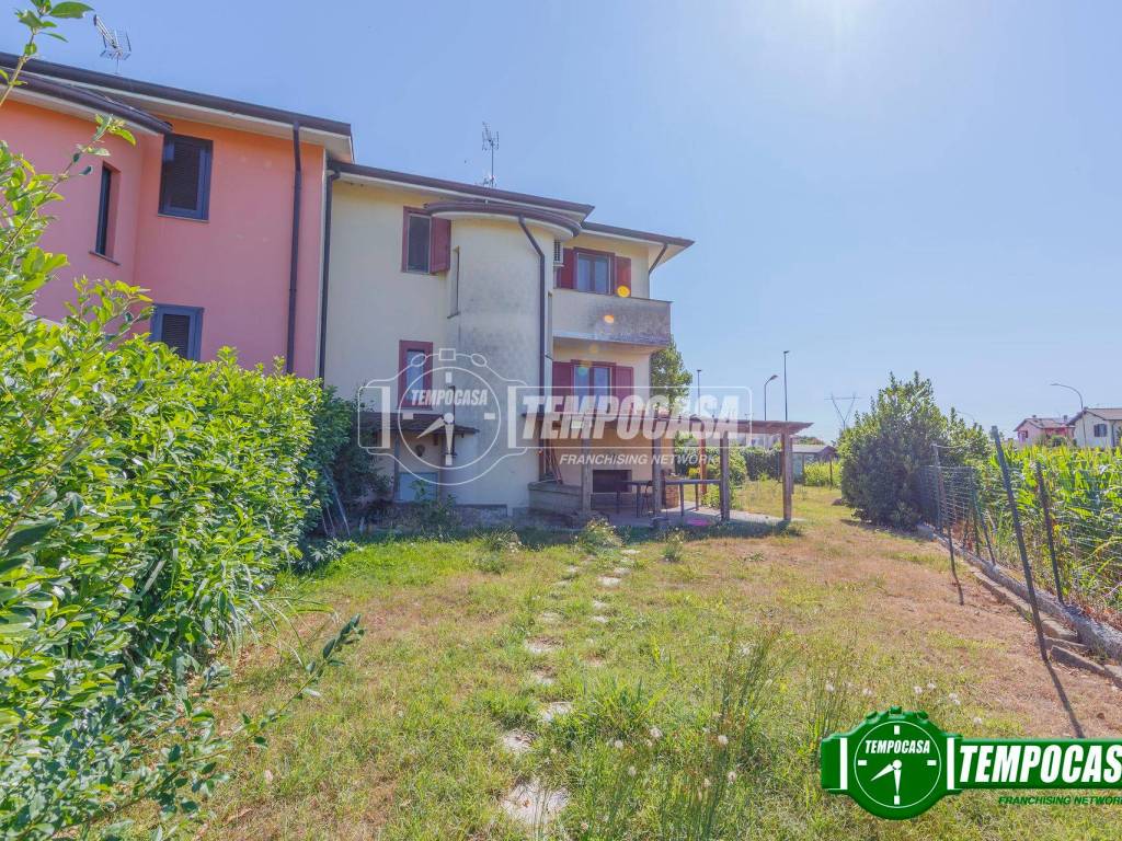 Villa a Vellezzo bellini in Via Pietro Nenni - Foto 2