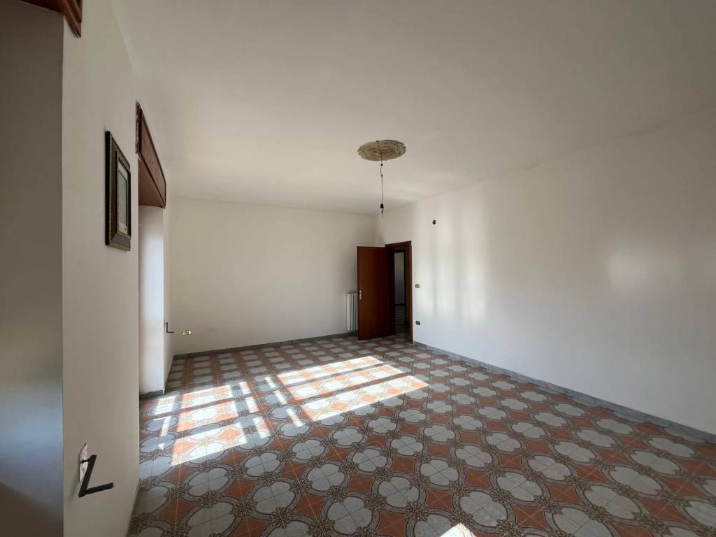 Appartamento a Parabita in Via Alessandro Volta - Foto 4