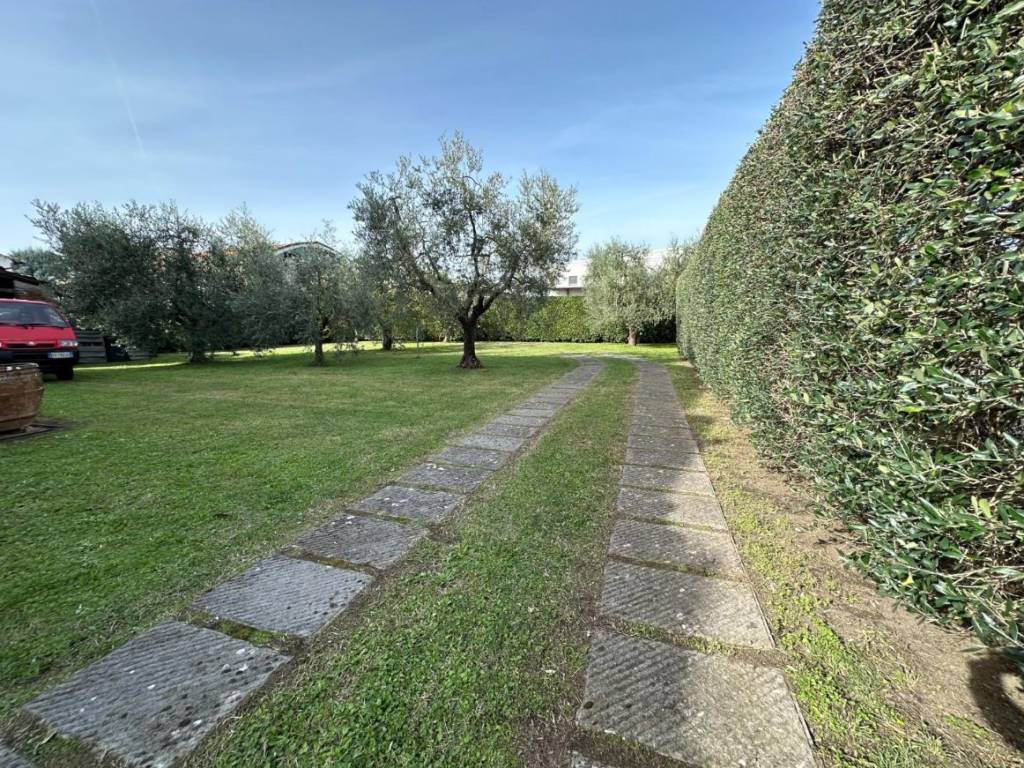 Villa a Lucca in via romana - Foto 4