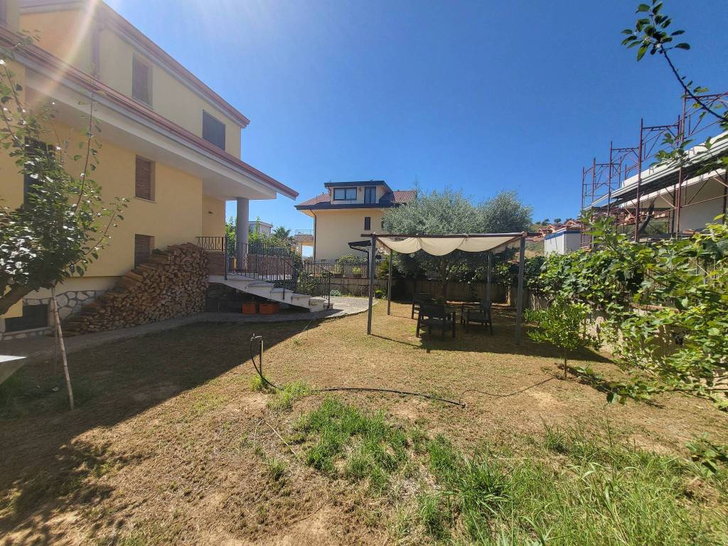 Villa a Montalto uffugo in Via Benedetto Croce, 66 - Foto 5