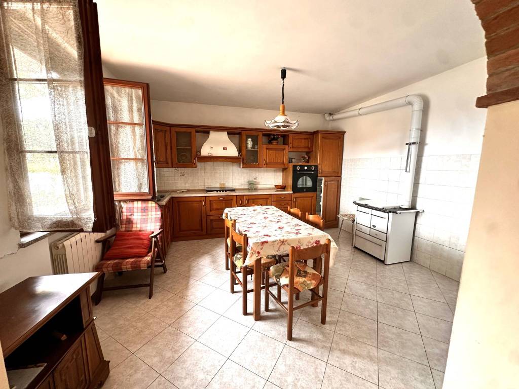 Casa indipendente a Castiglione del lago in Via Provinciale - Foto 3