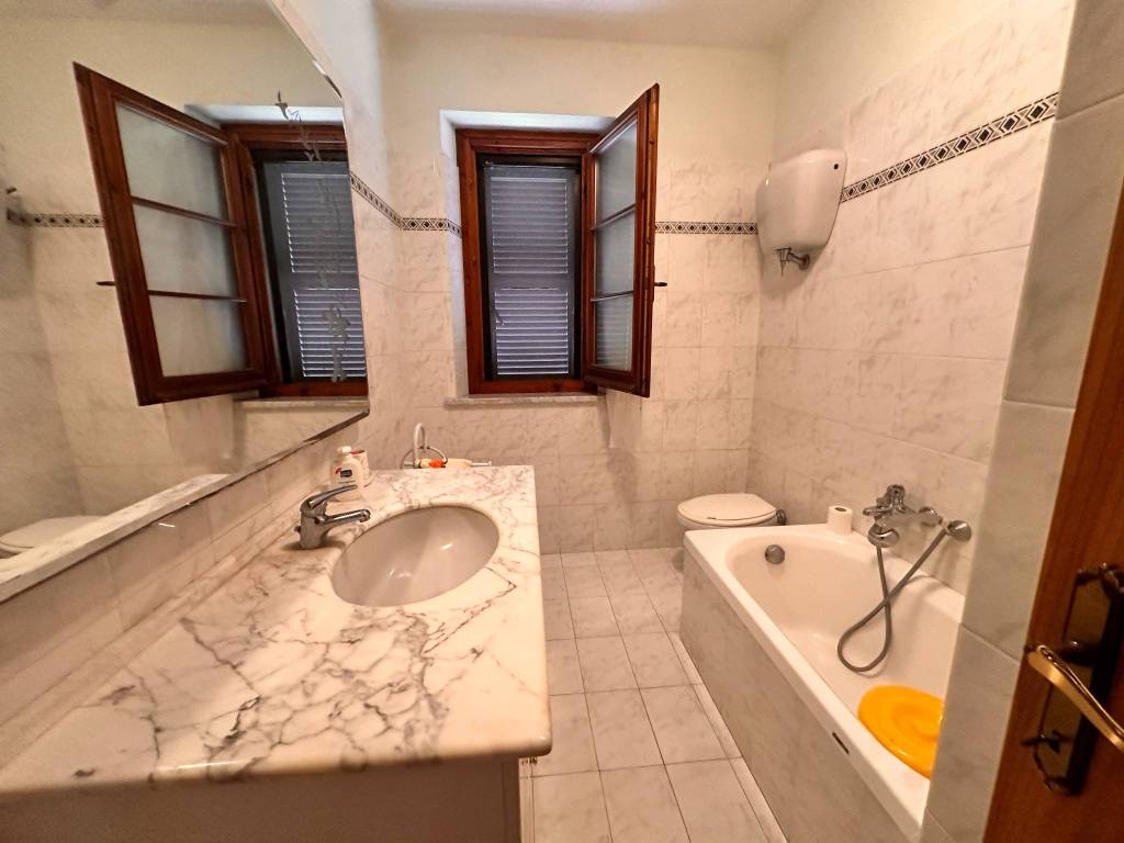 Casa indipendente a Castiglione del lago in Via Provinciale - Foto 4