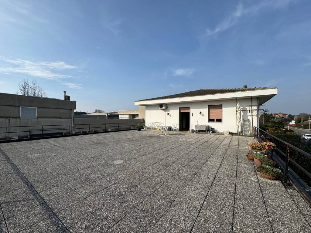 Casa indipendente a Cardano al campo in Via Adige, 102 - Foto 4