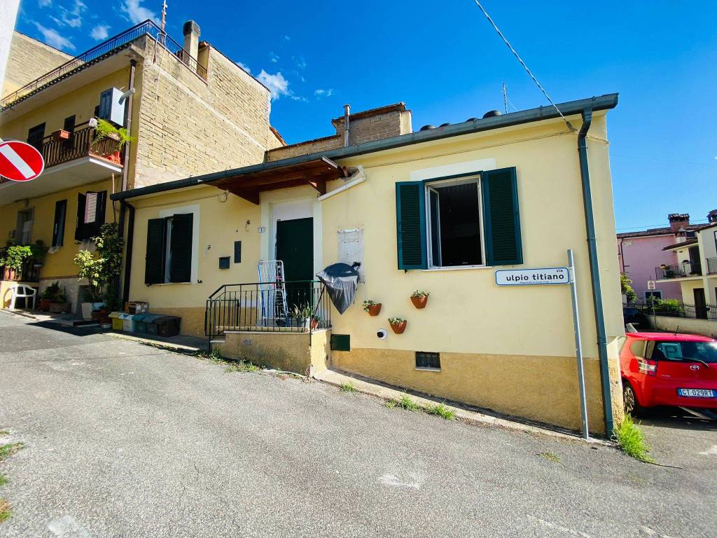 Appartamento a Fara in sabina in Via Ulpio Titiano - Foto 2