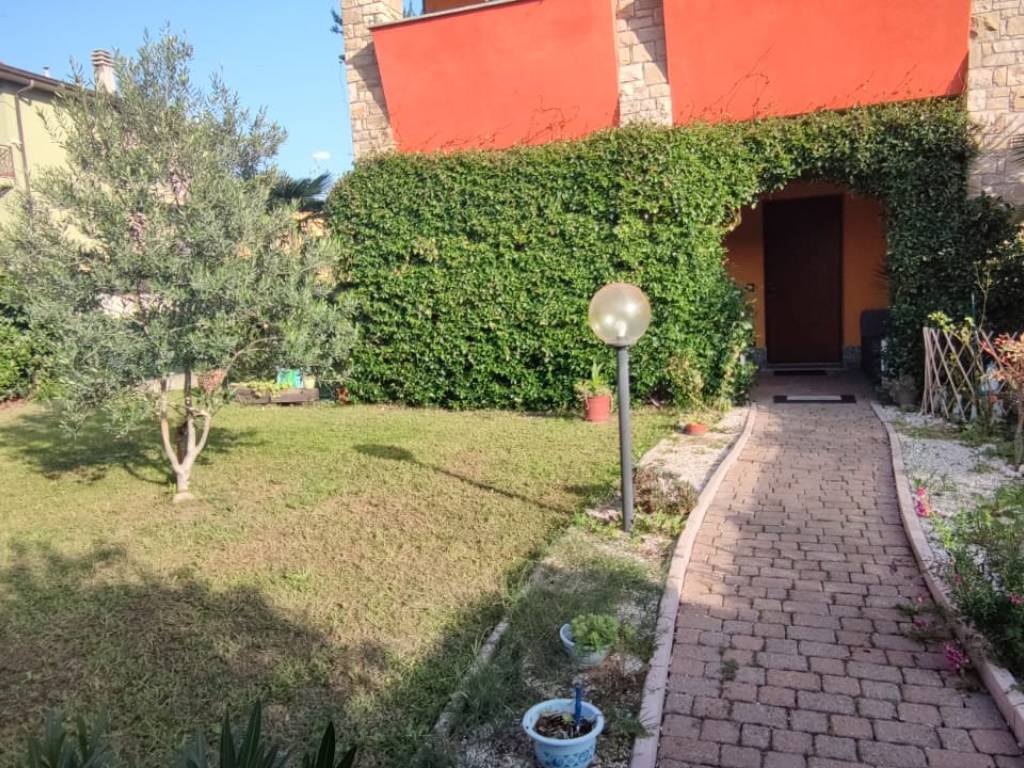 Appartamento a Lomagna in Via Galileo Galilei, 4 - Foto 2