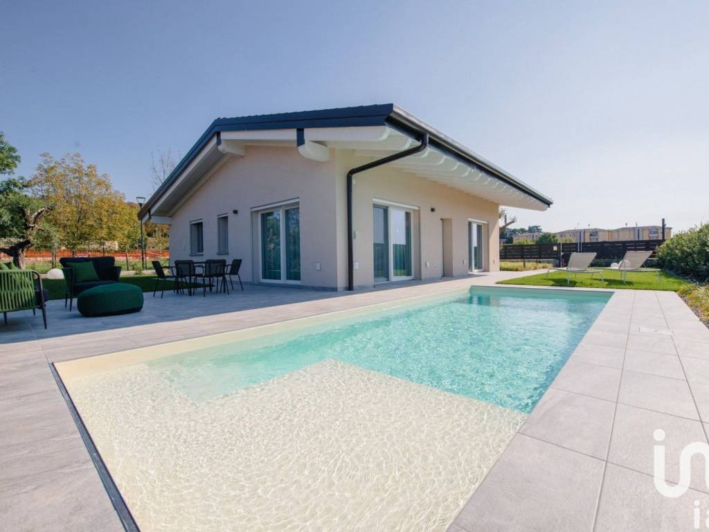 Villa a Castiglione delle stiviere in Via Tezzole, 1 - Foto 2