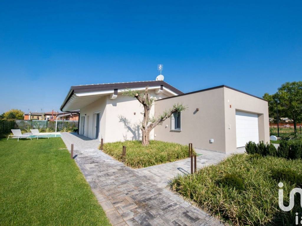 Villa a Castiglione delle stiviere in Via Tezzole, 1 - Foto 3