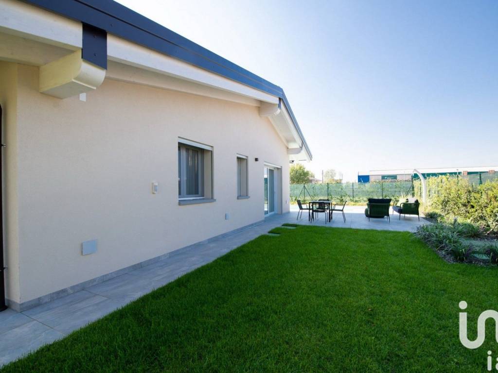 Villa a Castiglione delle stiviere in Via Tezzole, 1 - Foto 5