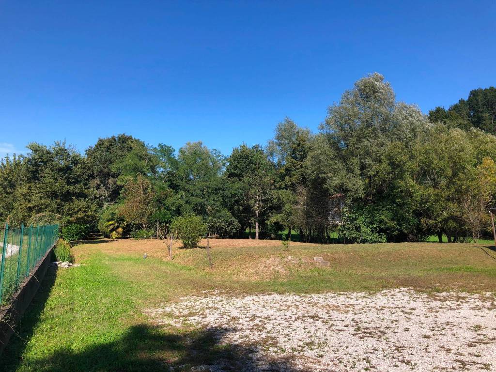 Terreno a Capriva del friuli in Via Pietro Zorutti - Foto 3