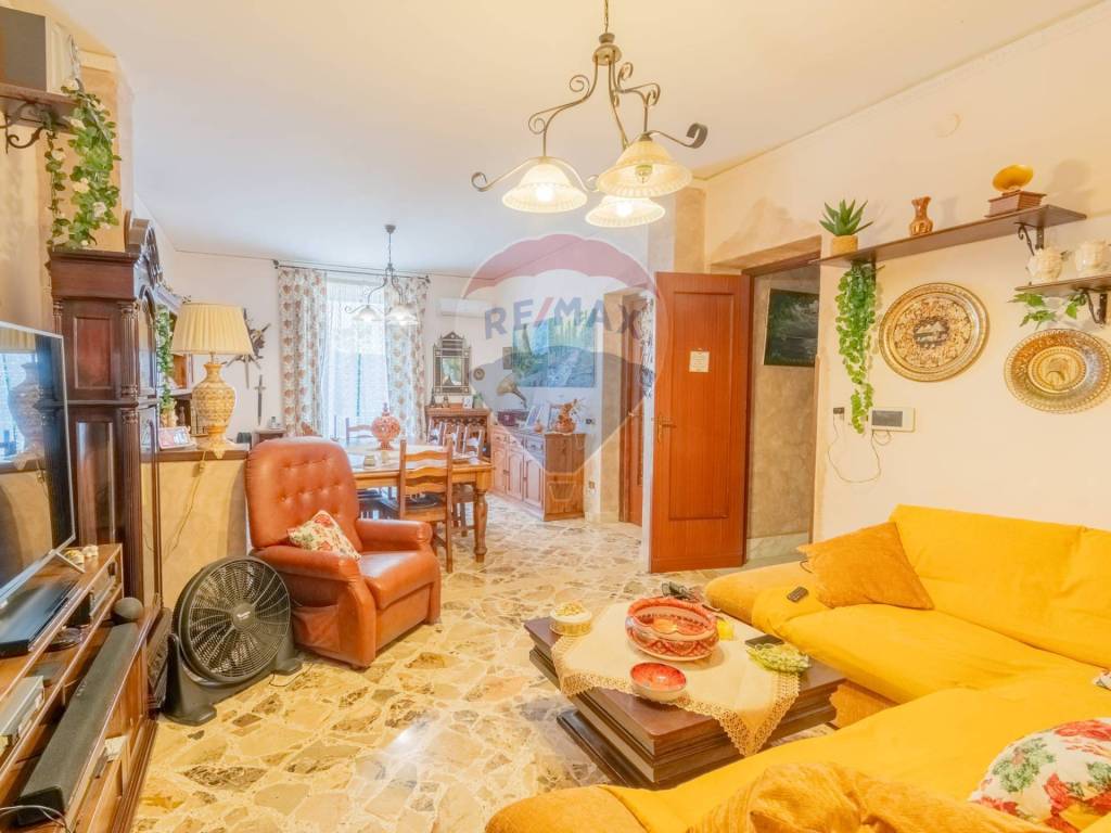 Casa indipendente a Cinisi in via Pietro Sbacchi, 70 - Foto 2