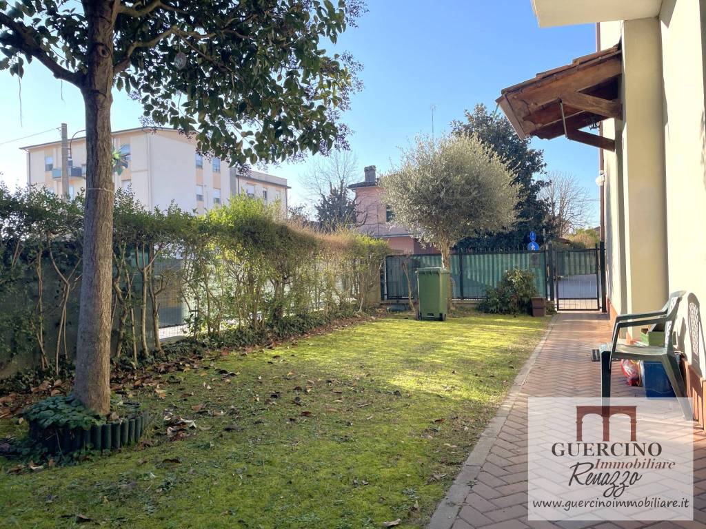 Villa a Cento in Via Alberelli, 1 - Foto 2