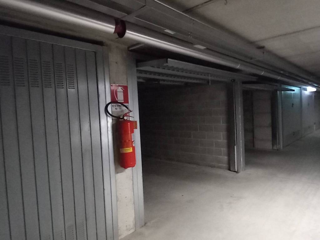 Box / garage a Varallo in Piazza Gaudenzio Ferrari - Foto 3