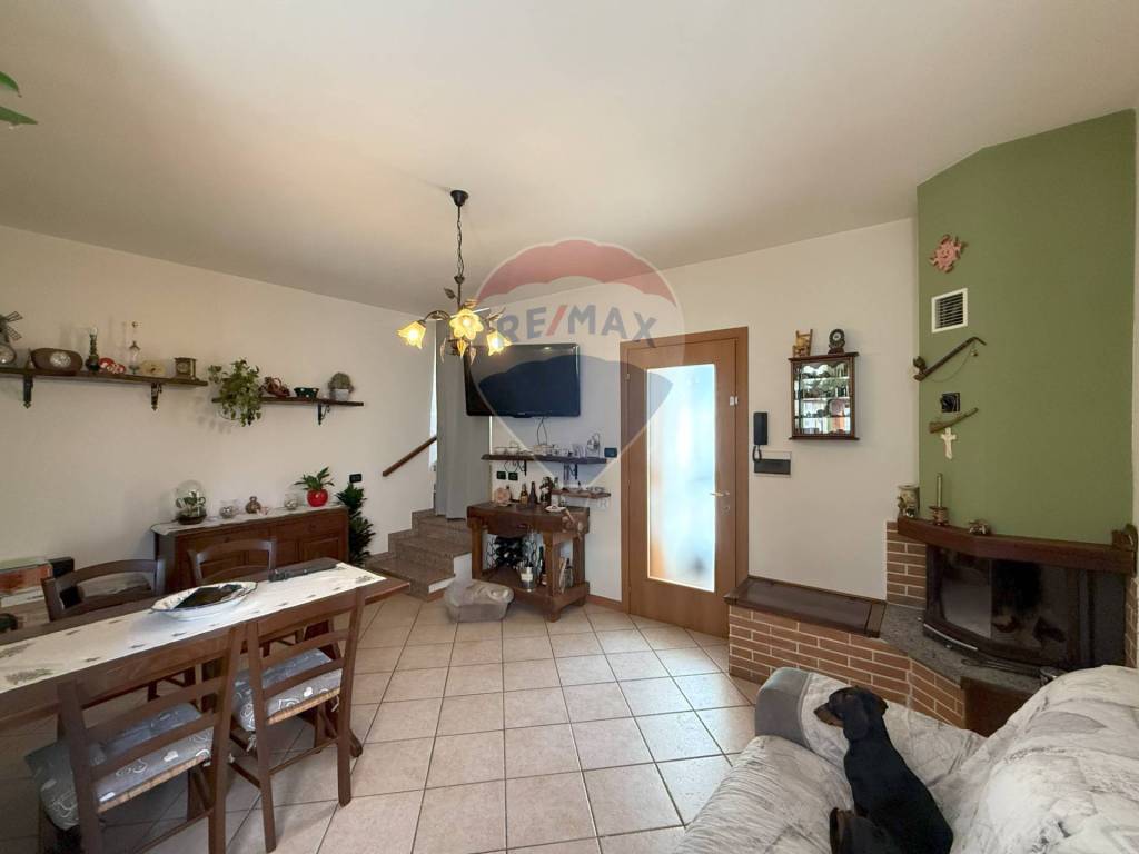 Appartamento a Casalzuigno in Via Malpensata, 9 - Foto 3