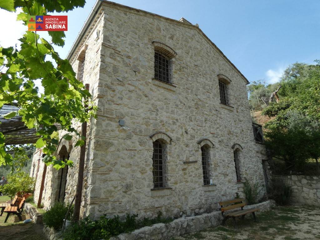 Rustico / casale a Castelnuovo di farfa in Strada Comunale Fonte Bollica - Foto 2