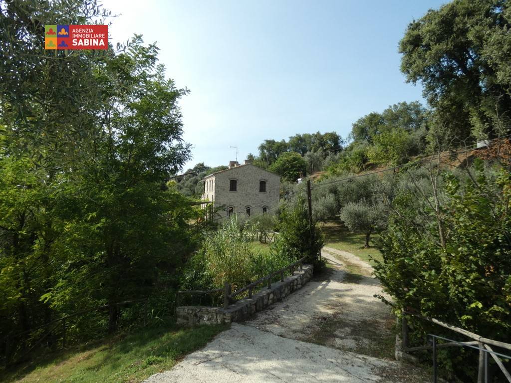 Rustico / casale a Castelnuovo di farfa in Strada Comunale Fonte Bollica - Foto 3