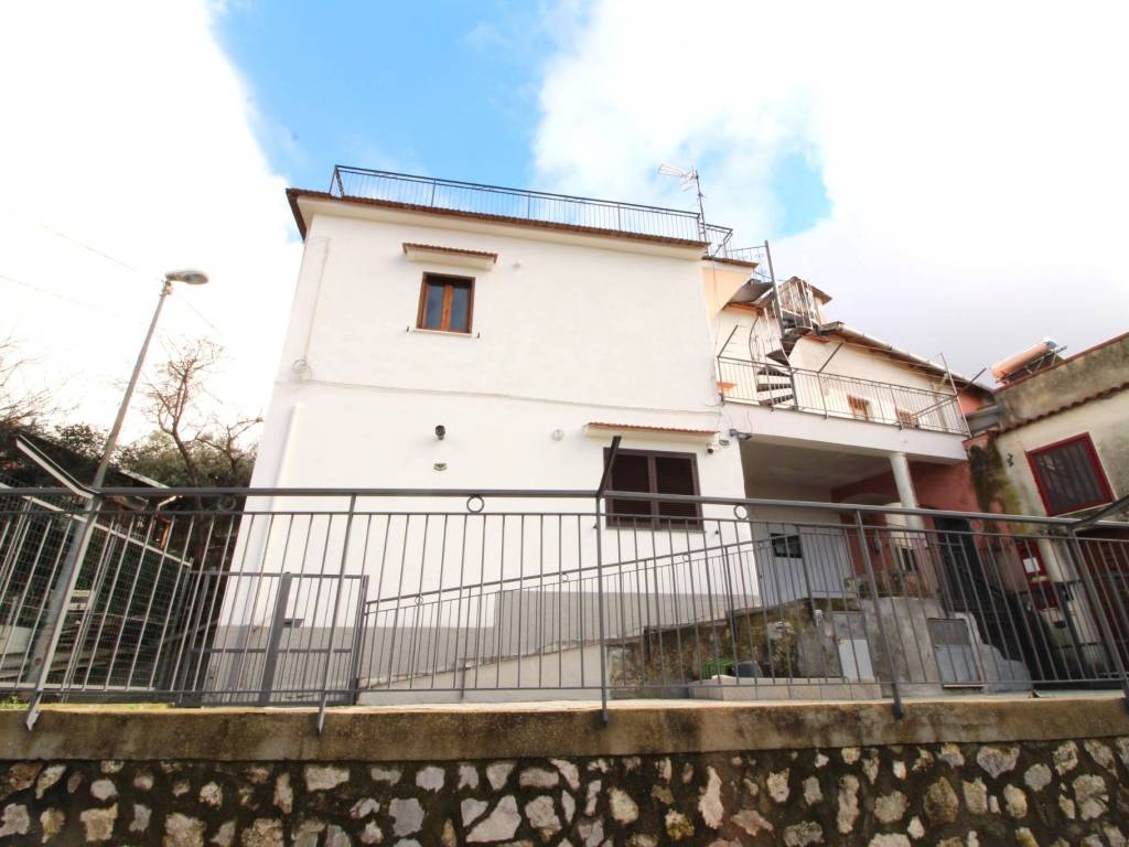 Appartamento a Vico equense in Via Cognuto, 20 - Foto 2