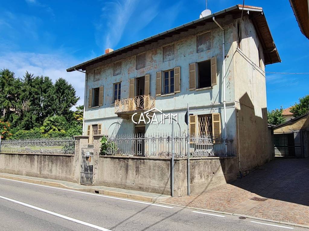 Villa a Angera in Via Giuseppe Mazzini - Foto 2