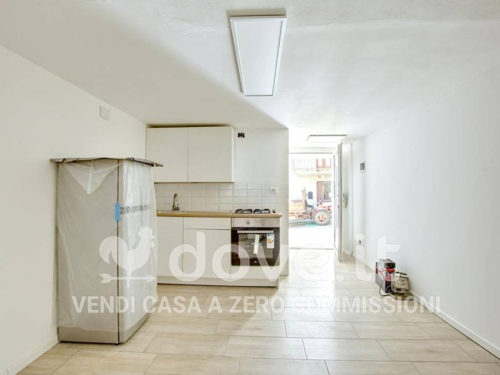 Appartamento a Cadegliano-viconago in Piazza Toselli, 11 - Foto 2