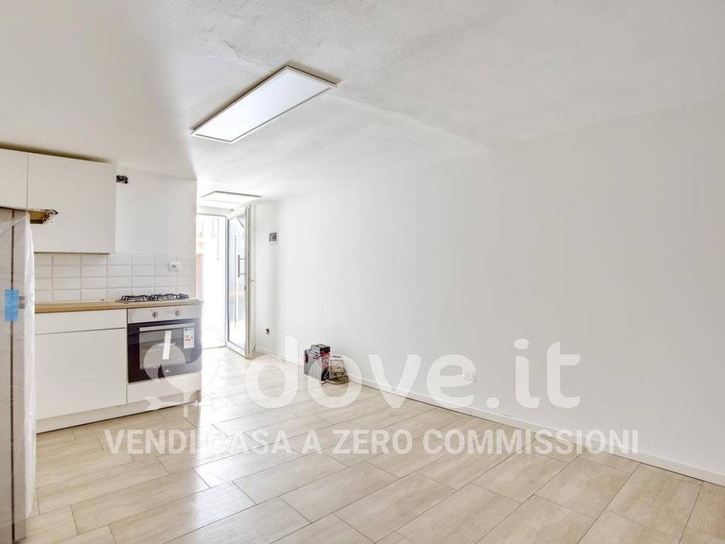 Appartamento a Cadegliano-viconago in Piazza Toselli, 11 - Foto 4