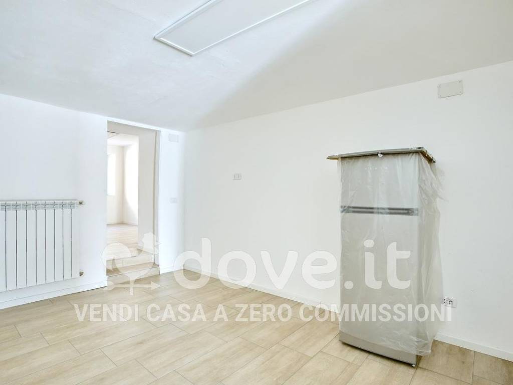 Appartamento a Cadegliano-viconago in Piazza Toselli, 11 - Foto 5
