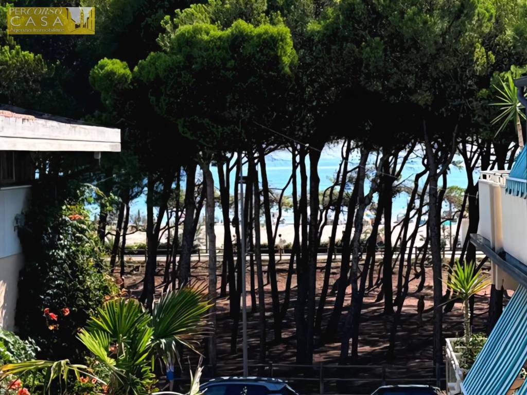 Appartamento a Alba adriatica in LUNGOMARE MARCONI, 286 - Foto 2