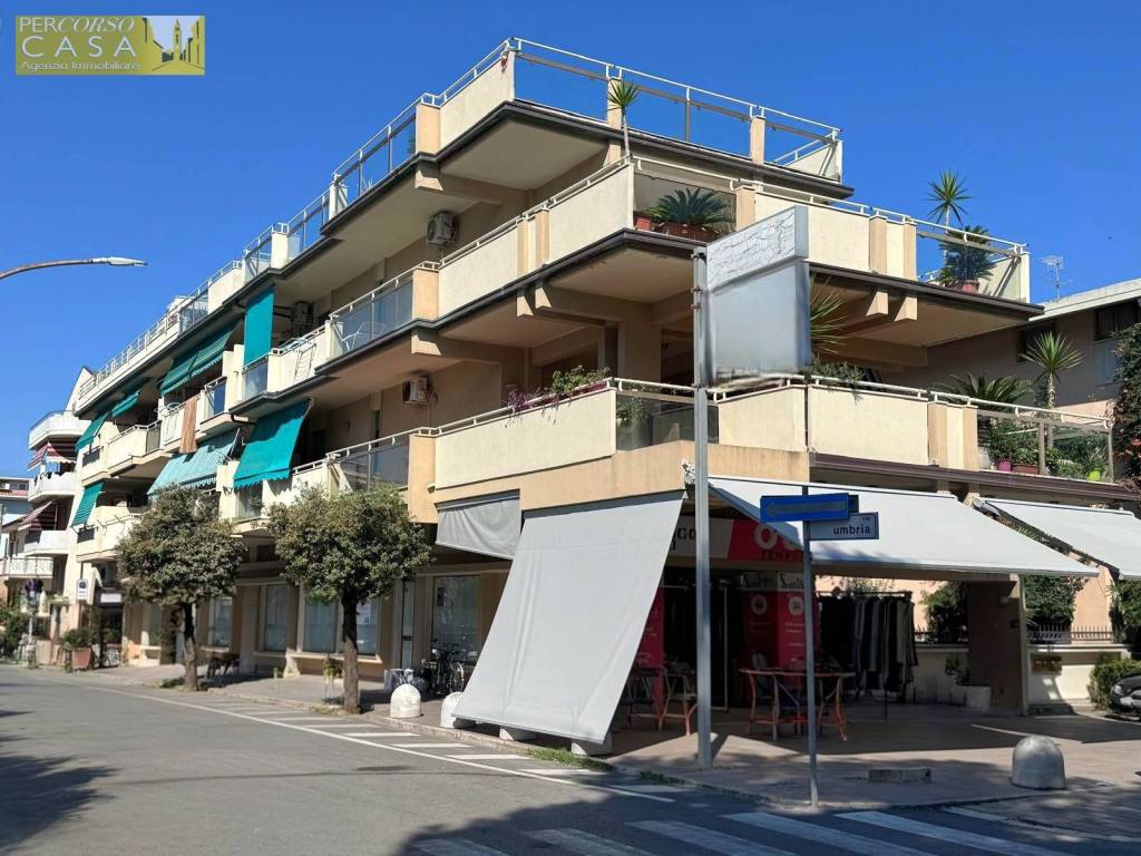Appartamento a Alba adriatica in LUNGOMARE MARCONI, 286 - Foto 3