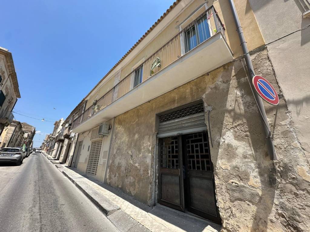 Appartamento a Noto in Via Giovanni Aurispa - Foto 2