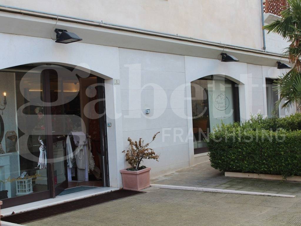 Immobile a Canosa di puglia in Corso Giuseppe Garibaldi, 203 - Foto 2