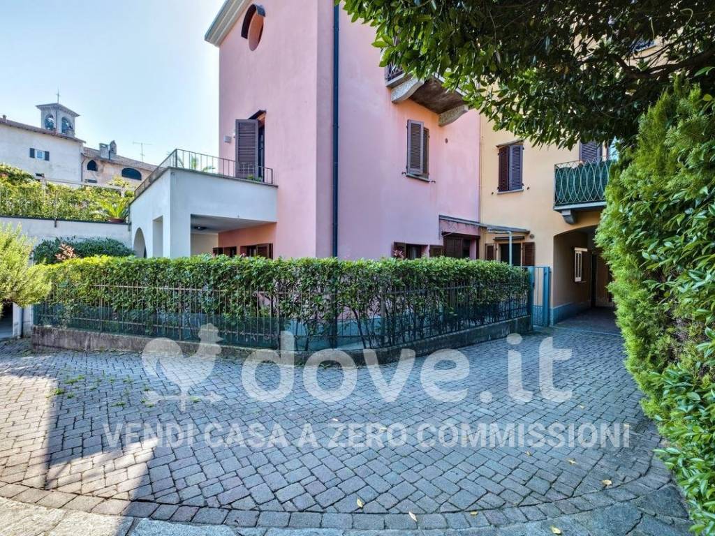 Appartamento a Luino in Via Alessandro Manzoni, 29 - Foto 2