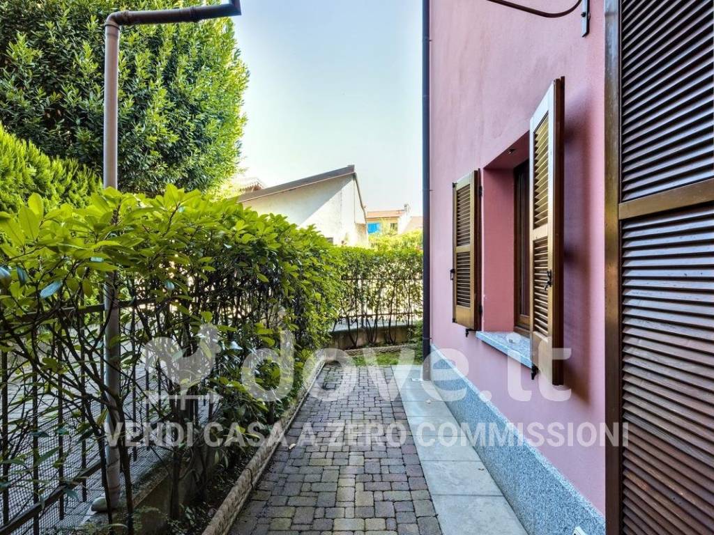 Appartamento a Luino in Via Alessandro Manzoni, 29 - Foto 3