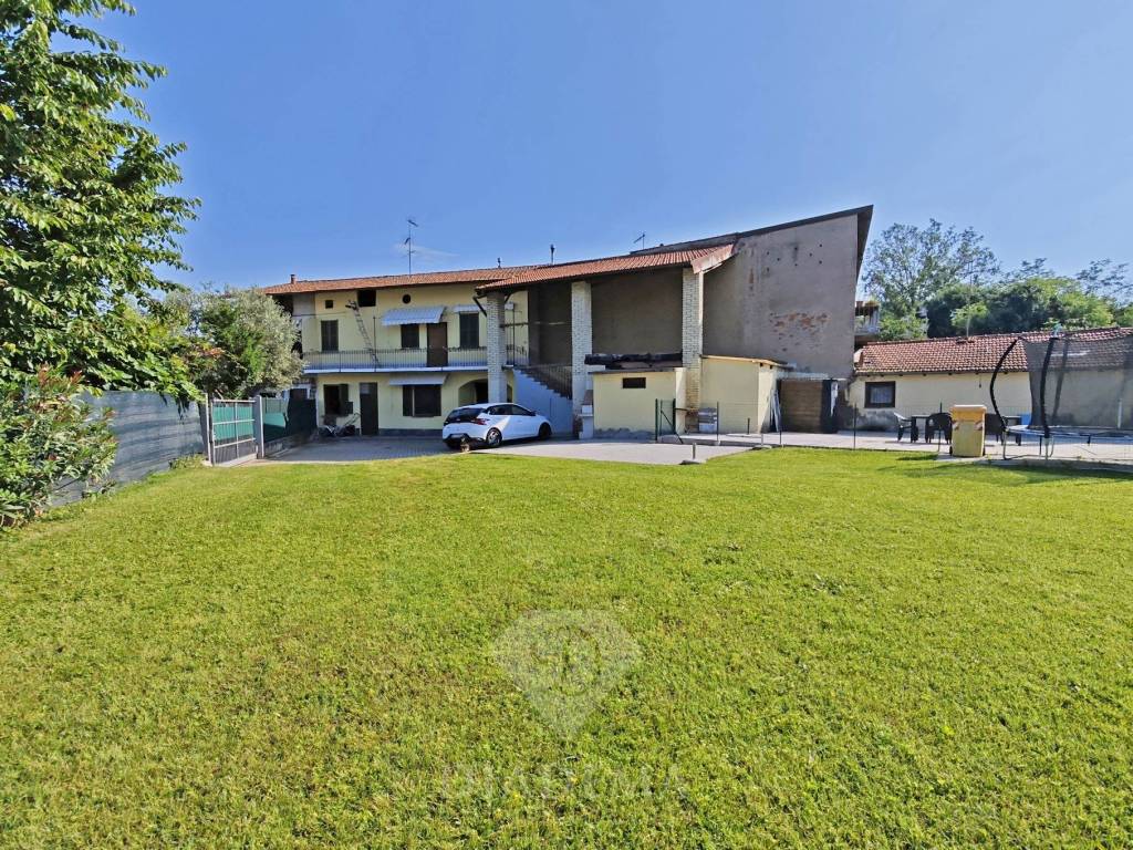 Casa indipendente a Albizzate in Via Mulini, 11 - Foto 2