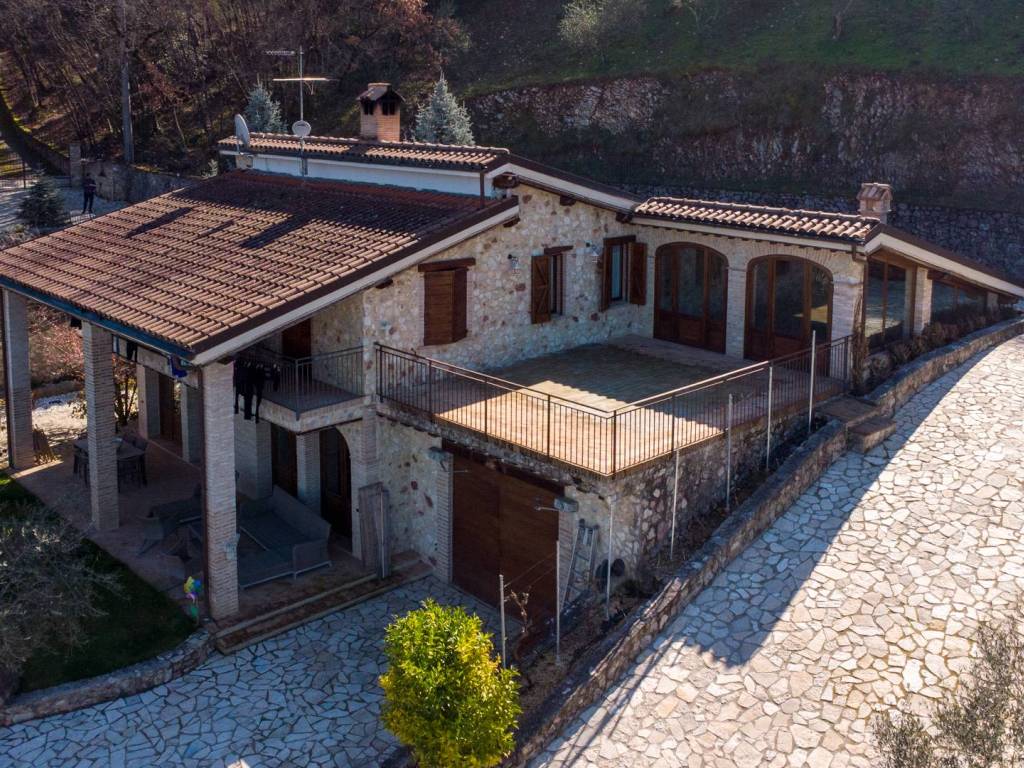 Villa a Stroncone in Vocabolo Colle - Foto 2