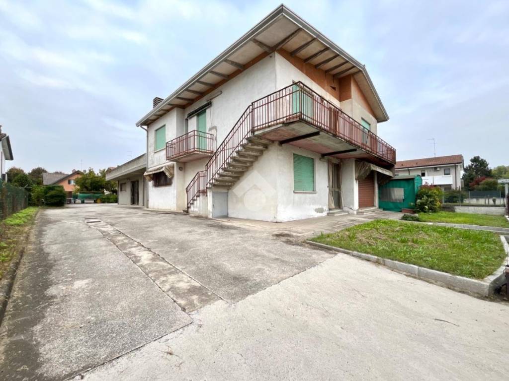 Casa indipendente a Ponte san nicolò in Via Giuseppe Garibaldi, 40 - Foto 3