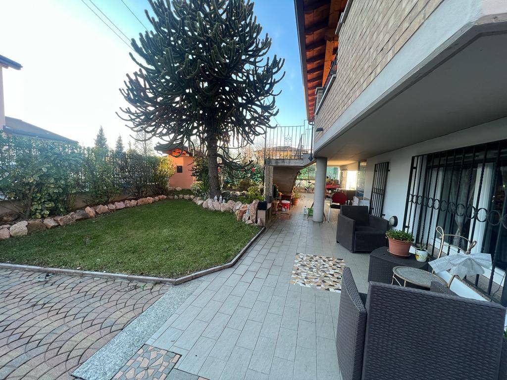 Villa a Mozzate in Via Antonio Guglielmetti, 18 - Foto 2