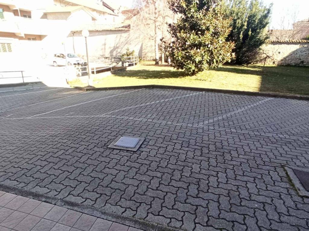 Appartamento a Carrù in Piazza Generale Giuseppe Perotti, 45 - Foto 2